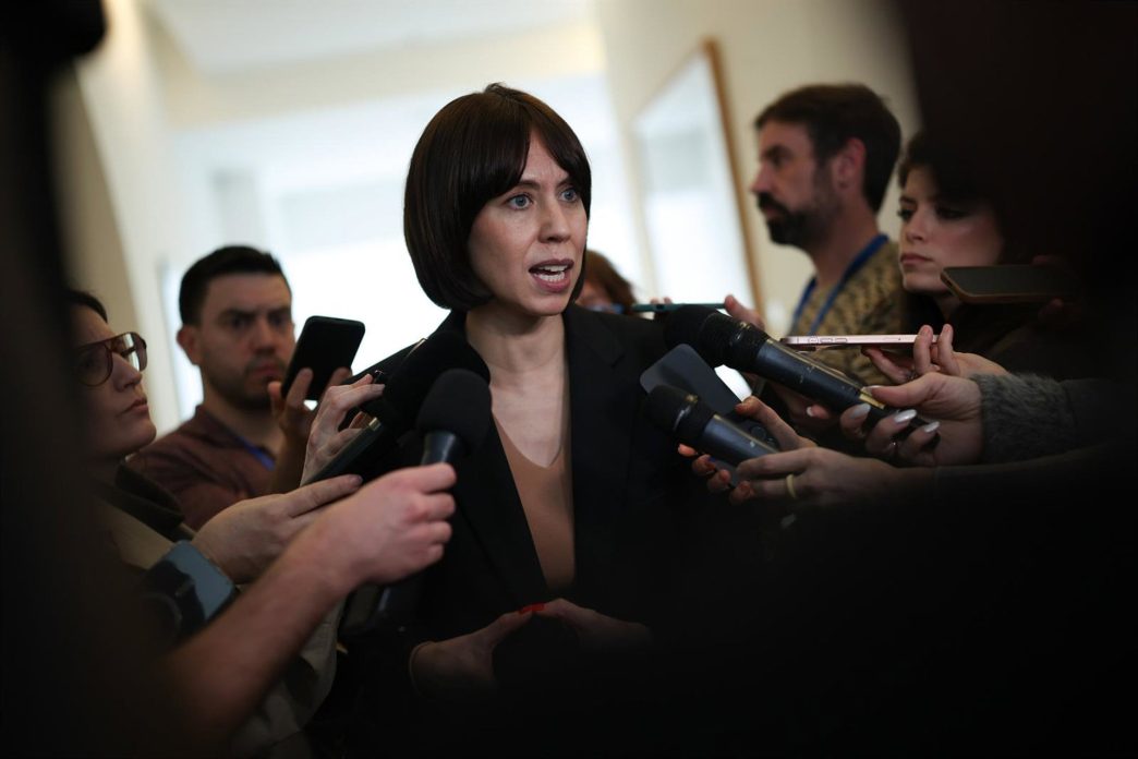 La ministra Morant asegura que no aceptaría joyas de Zapatero