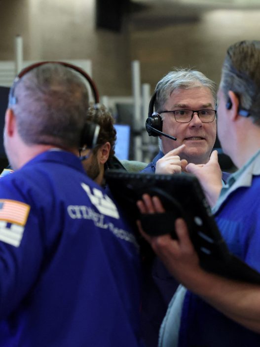Acciones y bonos argentinos caen por falta de impulso en Wall Street