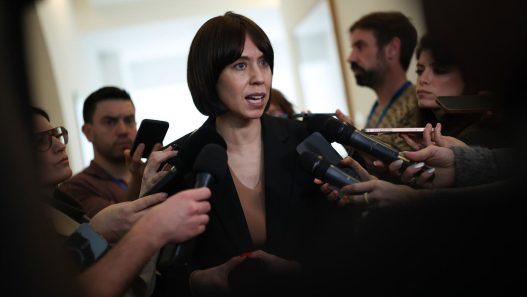 La ministra Morant asegura que no aceptaría joyas de Zapatero