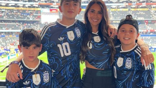Antonela Roccuzzo congratulates Messi after Argentina's victory over Austria