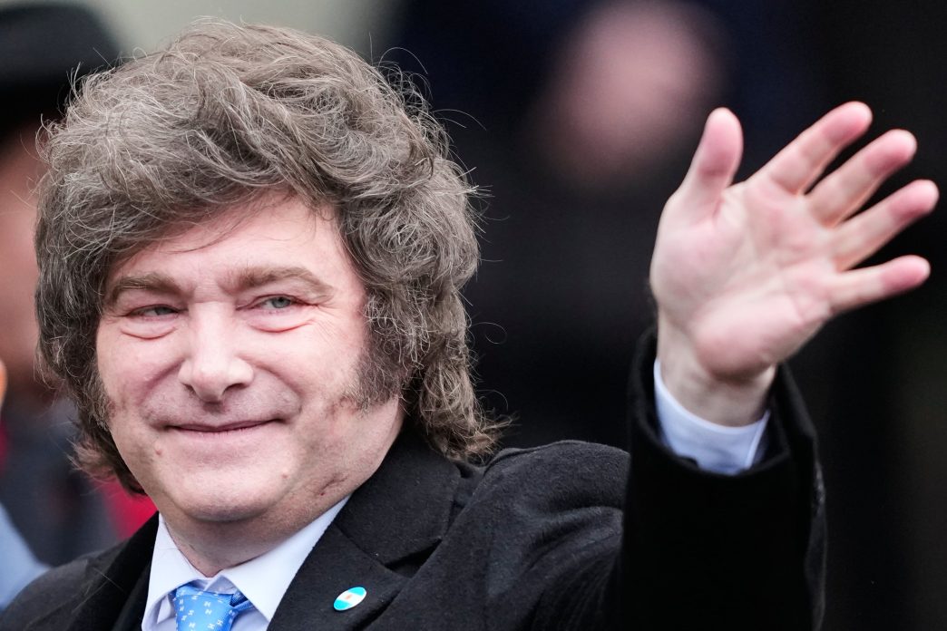 Medidas de Javier Milei: un año de prisión domiciliaria de Cristina Kirchner y la situación de Adorni