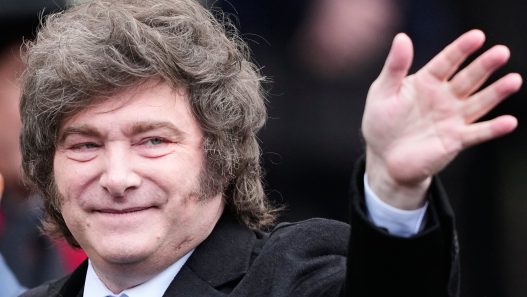 Medidas de Javier Milei: un año de prisión domiciliaria de Cristina Kirchner y la situación de Adorni