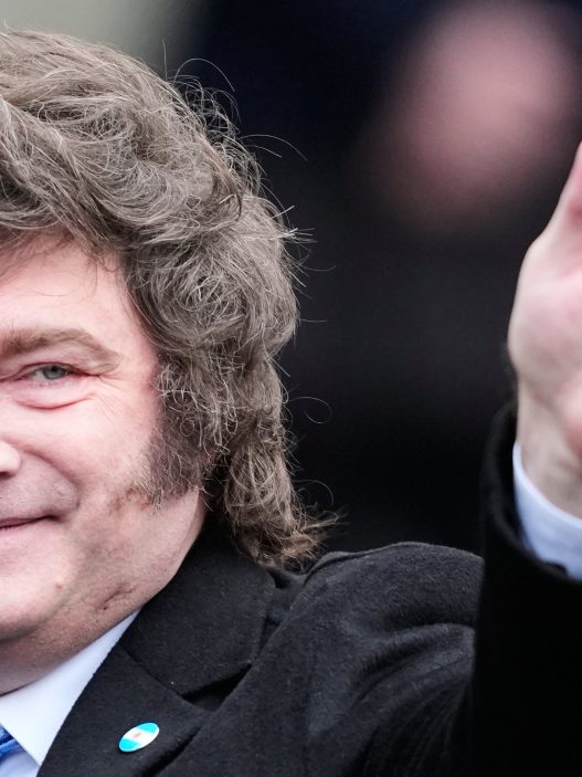 Medidas de Javier Milei: un año de prisión domiciliaria de Cristina Kirchner y la situación de Adorni