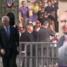 Felipe VI camina entre ciudadanos en Lima durante su visita oficial
