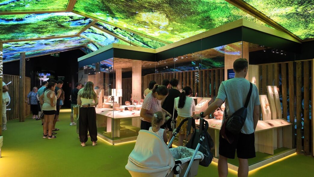 La muestra 'El oro y el universo' atrae a casi 19.000 visitantes en su primer mes