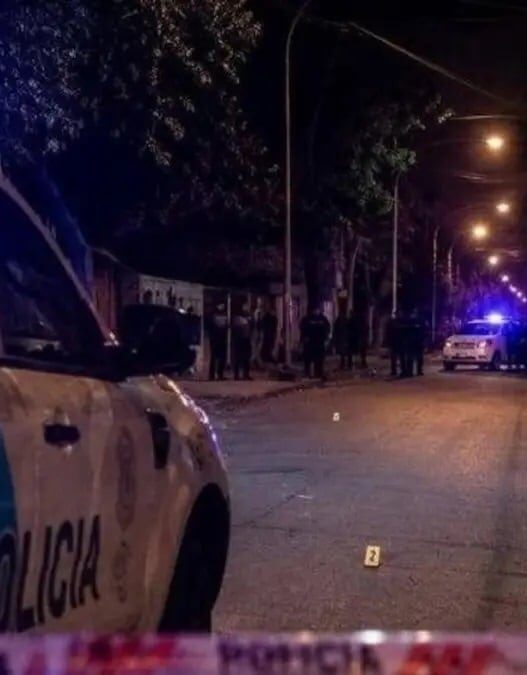 Policía hiere a motochorros en intento de asalto en Los Hornos