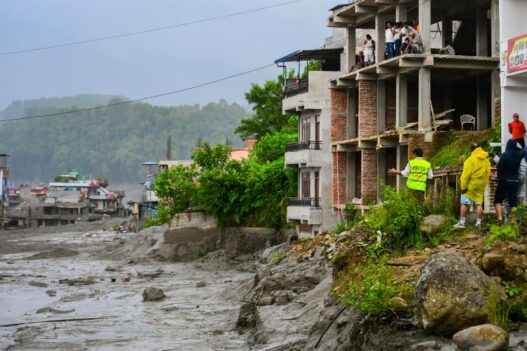 Estados Unidos destina 500.000 dólares en ayuda tras inundaciones en Nepal