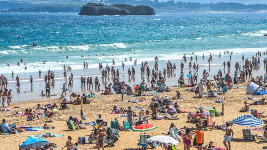 Advertencia meteorológica en 7 CCAA por calor, viento y tormentas