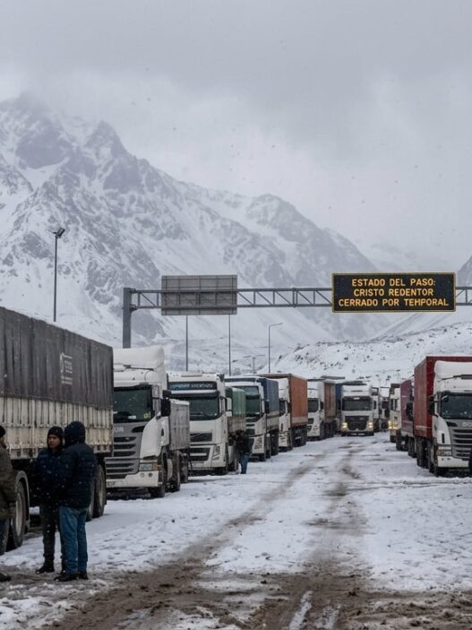 Temporal de nieve prolongado causa caos en la frontera de la cordillera
