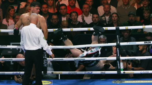 Pelea de boxeo entre Thomas Carty y Dave Allen termina en polémica