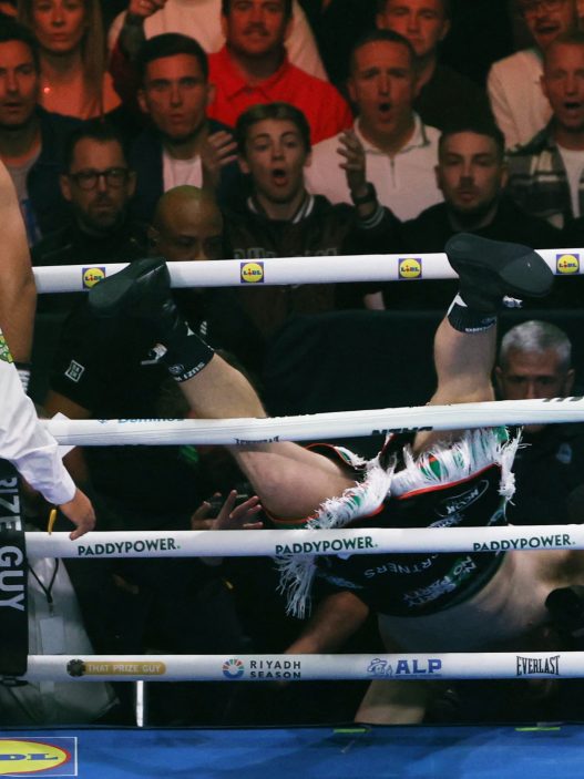 Pelea de boxeo entre Thomas Carty y Dave Allen termina en polémica