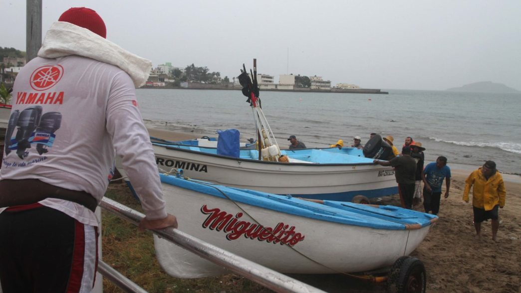 Cierre de puertos en Baja California Sur y Colima por el huracán Marie