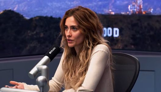 Paris Jackson comparte su proceso creativo detrás de canciones para su padre