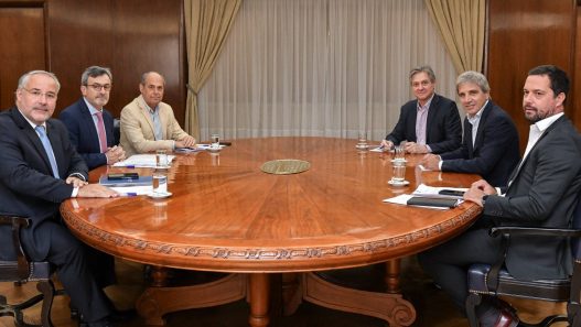 Reunión entre Economía y la UIA para abordar inquietudes del sector industrial