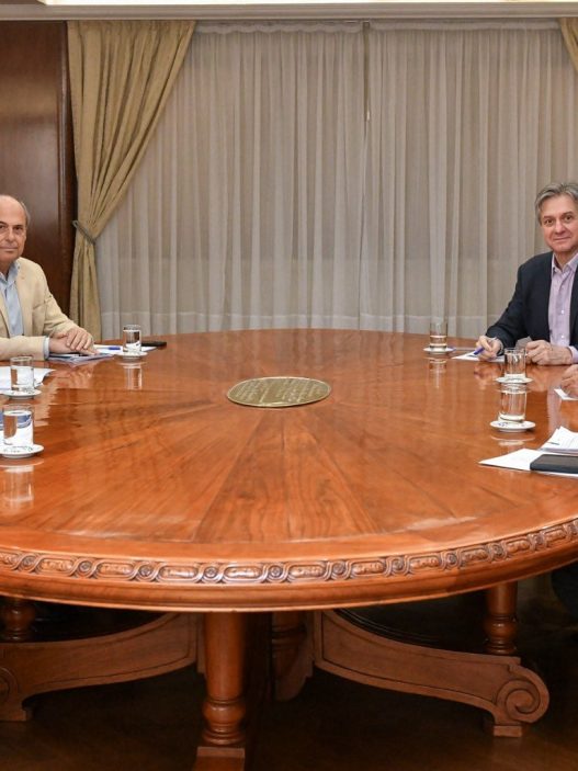 Reunión entre Economía y la UIA para abordar inquietudes del sector industrial