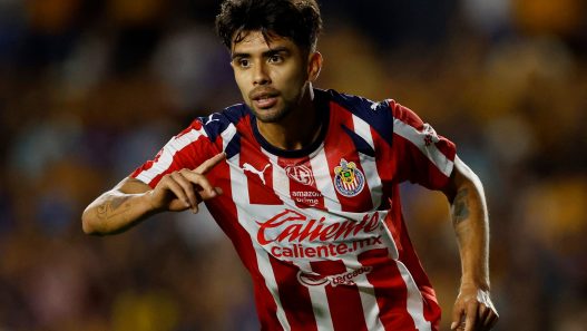 Chivas Leads 2-0 Against Atlético de San Luis in Live Match