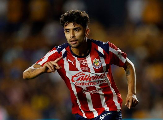 Chivas Leads 2-0 Against Atlético de San Luis in Live Match