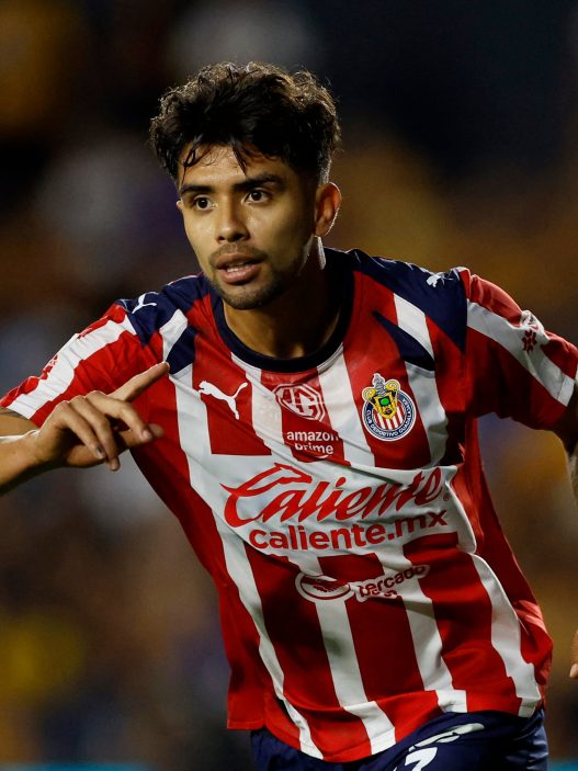 Chivas Leads 2-0 Against Atlético de San Luis in Live Match