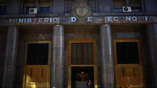 Reservas, Deuda y Elecciones: Elementos Clave del Plan Económico hacia 2027