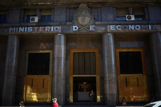 Reservas, Deuda y Elecciones: Elementos Clave del Plan Económico hacia 2027
