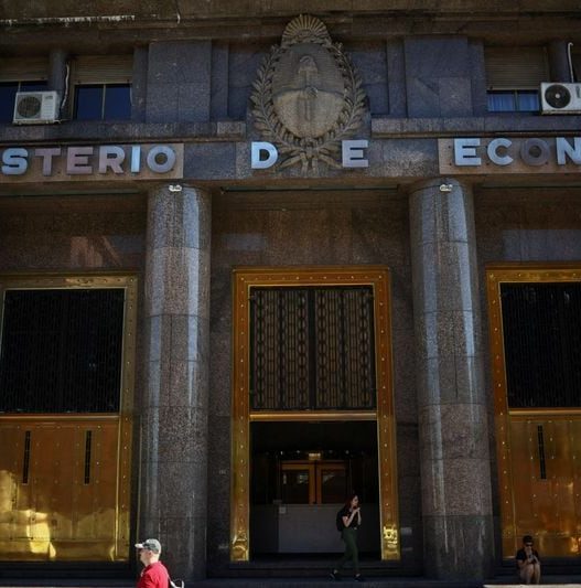 Reservas, Deuda y Elecciones: Elementos Clave del Plan Económico hacia 2027