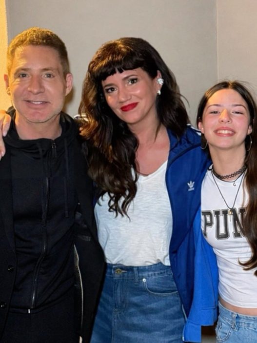 Adrián Suar y Rocío Robles asisten juntos al espectáculo Boite protagonizado por Griselda Siciliani