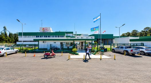 El gobierno de Axel Kicillof ordena reincorporación de 1.200 empleados de Granja Tres Arroyos