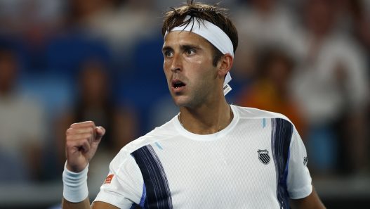 Tomás Etcheverry avanza a octavos de final del US Open tras vencer a Mariano Navone