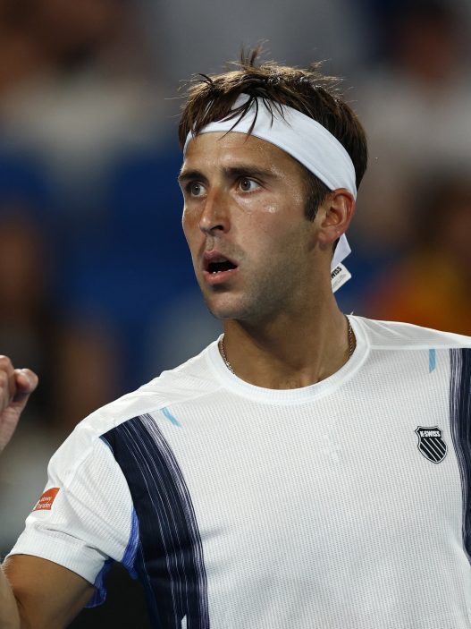 Tomás Etcheverry avanza a octavos de final del US Open tras vencer a Mariano Navone