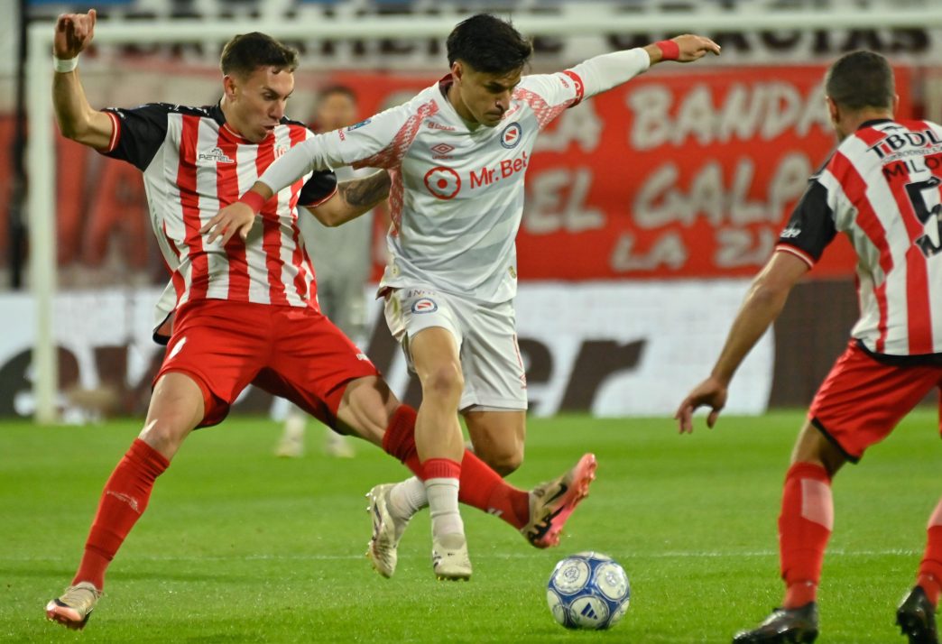 Argentinos Juniors empata 0-0 con Barracas Central y se mantiene al frente de la Zona B del Torneo Clausura