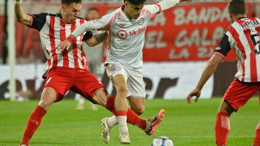 Argentinos Juniors empata 0-0 con Barracas Central y se mantiene al frente de la Zona B del Torneo Clausura