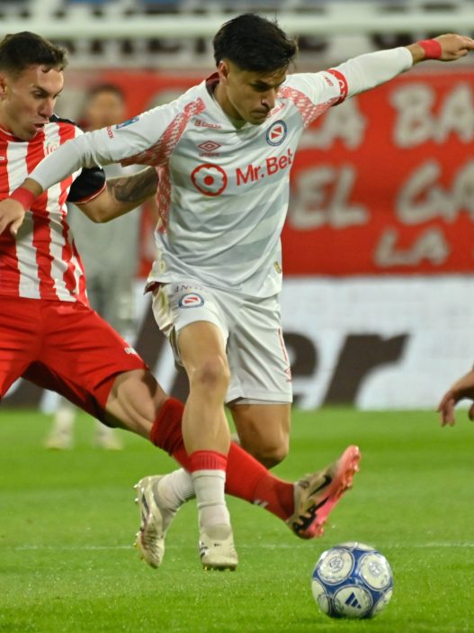 Argentinos Juniors empata 0-0 con Barracas Central y se mantiene al frente de la Zona B del Torneo Clausura