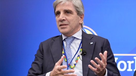 Luis Caputo Reafirma Compromiso Económico en Encuentro con Inversores en Nueva York
