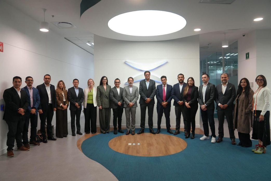 El ministro Óscar López visita Veridas en México
