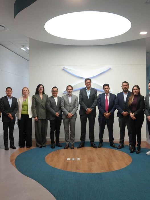 El ministro Óscar López visita Veridas en México
