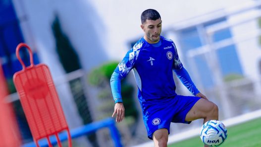 Erik Lira regresa a Cruz Azul ante la incertidumbre de su futuro
