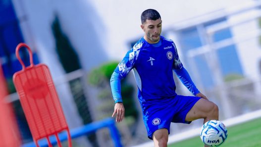 Erik Lira regresa a Cruz Azul ante la incertidumbre de su futuro