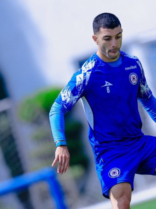 Erik Lira regresa a Cruz Azul ante la incertidumbre de su futuro