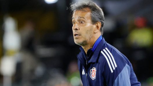 Fernando Batista cesa como entrenador de la selección de Costa Rica tras seis partidos con bajos resultados