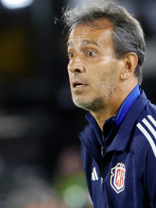Fernando Batista cesa como entrenador de la selección de Costa Rica tras seis partidos con bajos resultados