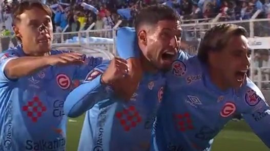 Deportivo Garcilaso logra una contundente victoria 3-0 sobre Universitario en Cusco