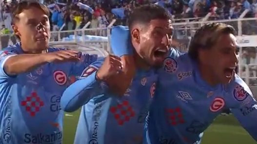 Deportivo Garcilaso logra una contundente victoria 3-0 sobre Universitario en Cusco