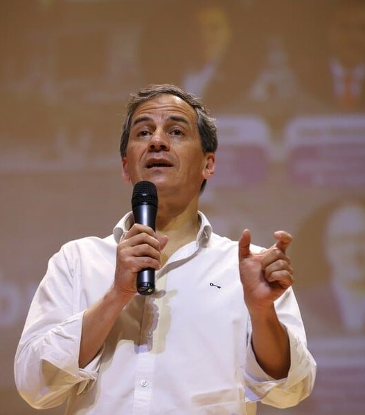 Senador Rafael Nieto critica restricción a bombardeos en presencia de menores reclutados