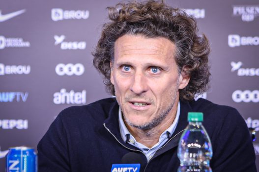 Forlán revela su primera lista de convocados para la selección uruguaya