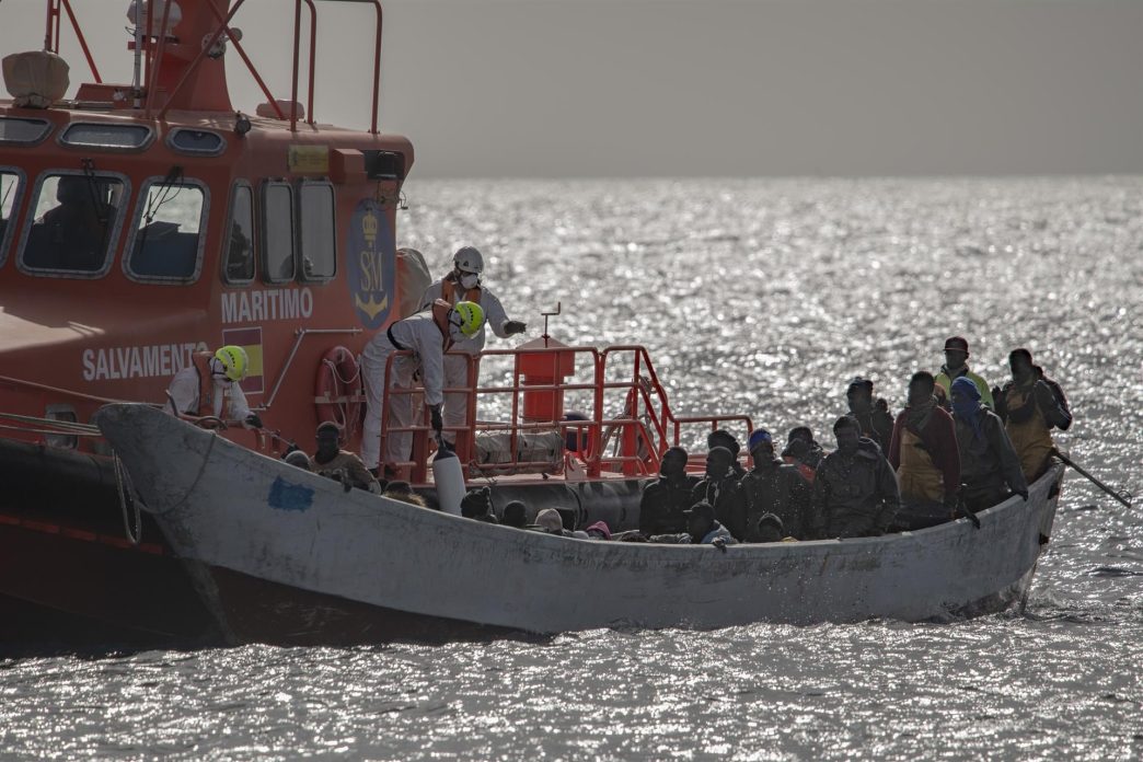 Más de 80 migrantes mueren en un cayuco en la ruta de Gambia a Canarias