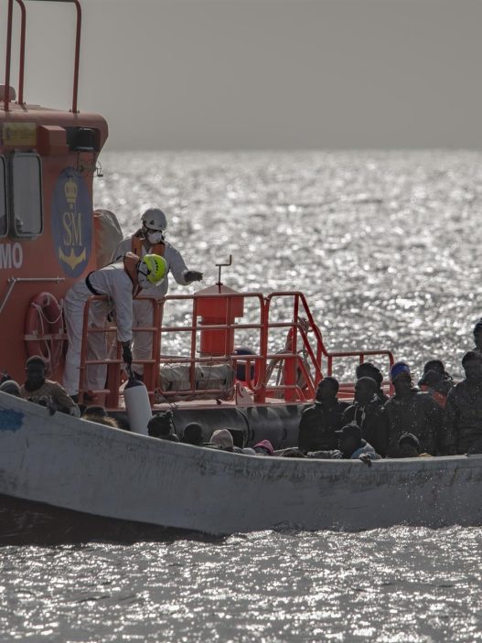Más de 80 migrantes mueren en un cayuco en la ruta de Gambia a Canarias