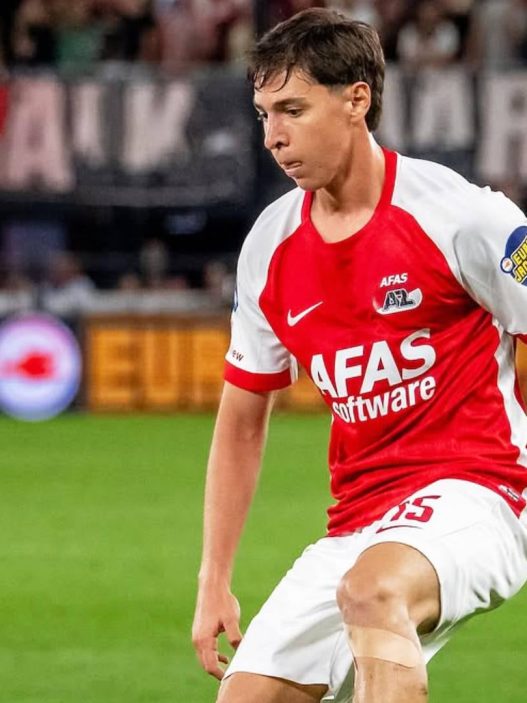 El estado físico de Mateo Chávez genera inquietud en el AZ Alkmaar