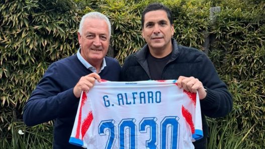 Gustavo Alfaro extiende su contrato con la selección de Paraguay hasta 2030