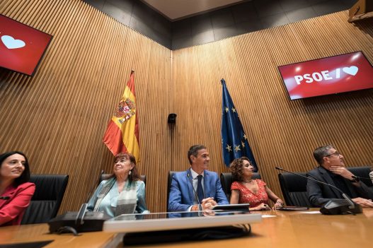 Sánchez abrirá el curso político en el Congreso con sus diputados y senadores