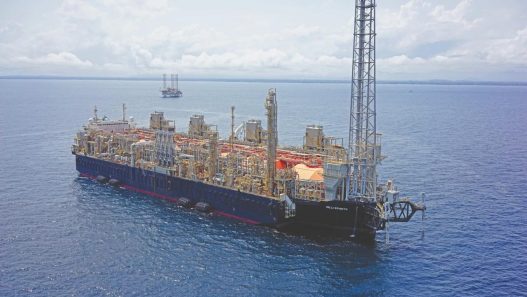 YPF inicia la venta de contratos para su ambicioso proyecto de GNL